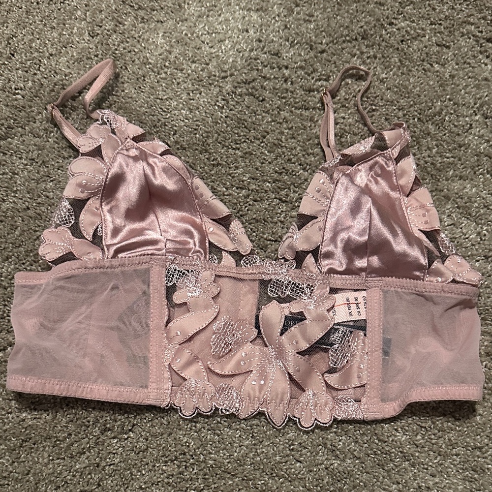 VS Elegant Pink Lace Bralette